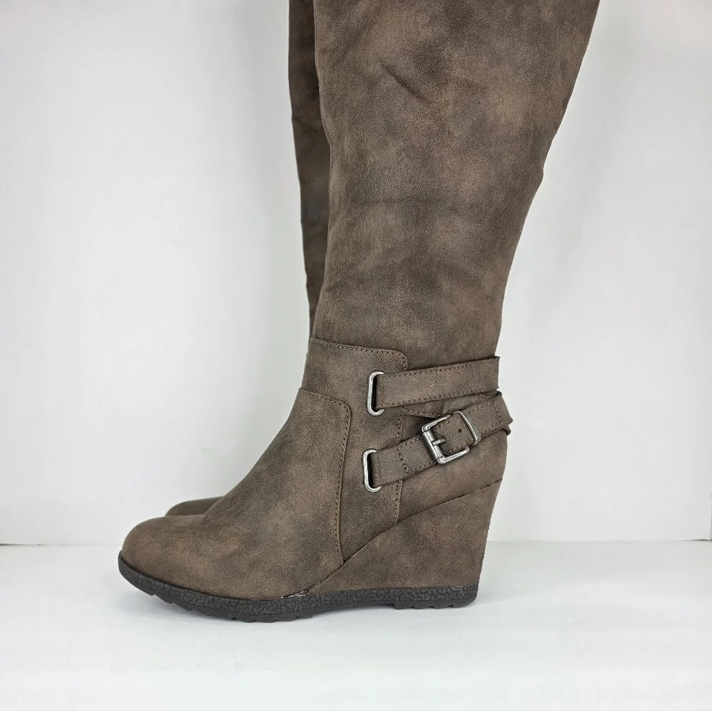 American RAG Womens Cushioned Buckle Slip Resistant Kyle Round Toe Wedge Size 7M